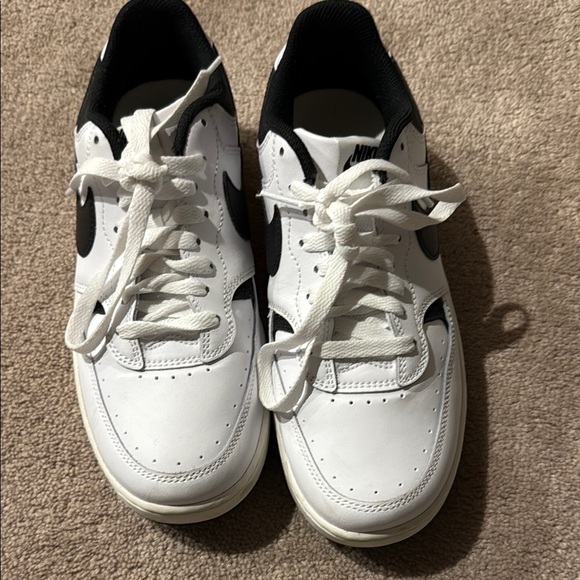 Nike Women's White and Black Sneakers - Picture 2 of 3